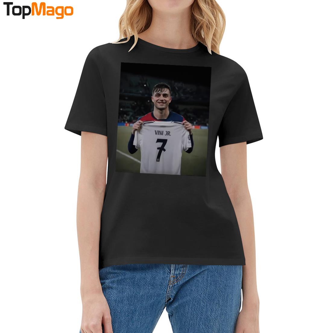 Pedri pulling Vini Jr 7 T-Shirt